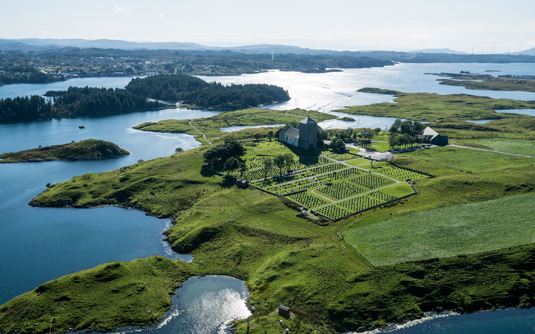 16.10.Avaldsnes-kongsgårdområde,-Foto--Aerophoto-Norge-AS-2 Flyfoto av kongsgårdområdet på Avaldsnes.