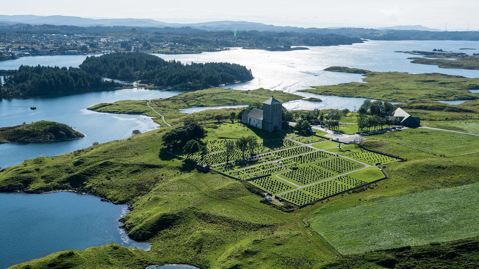 Flyfoto av Kongsgården ved Avaldsnes