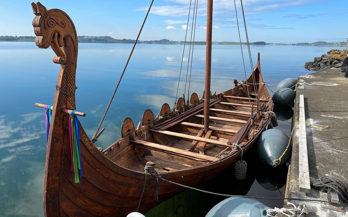 Embla fortøyd i Møllebukta