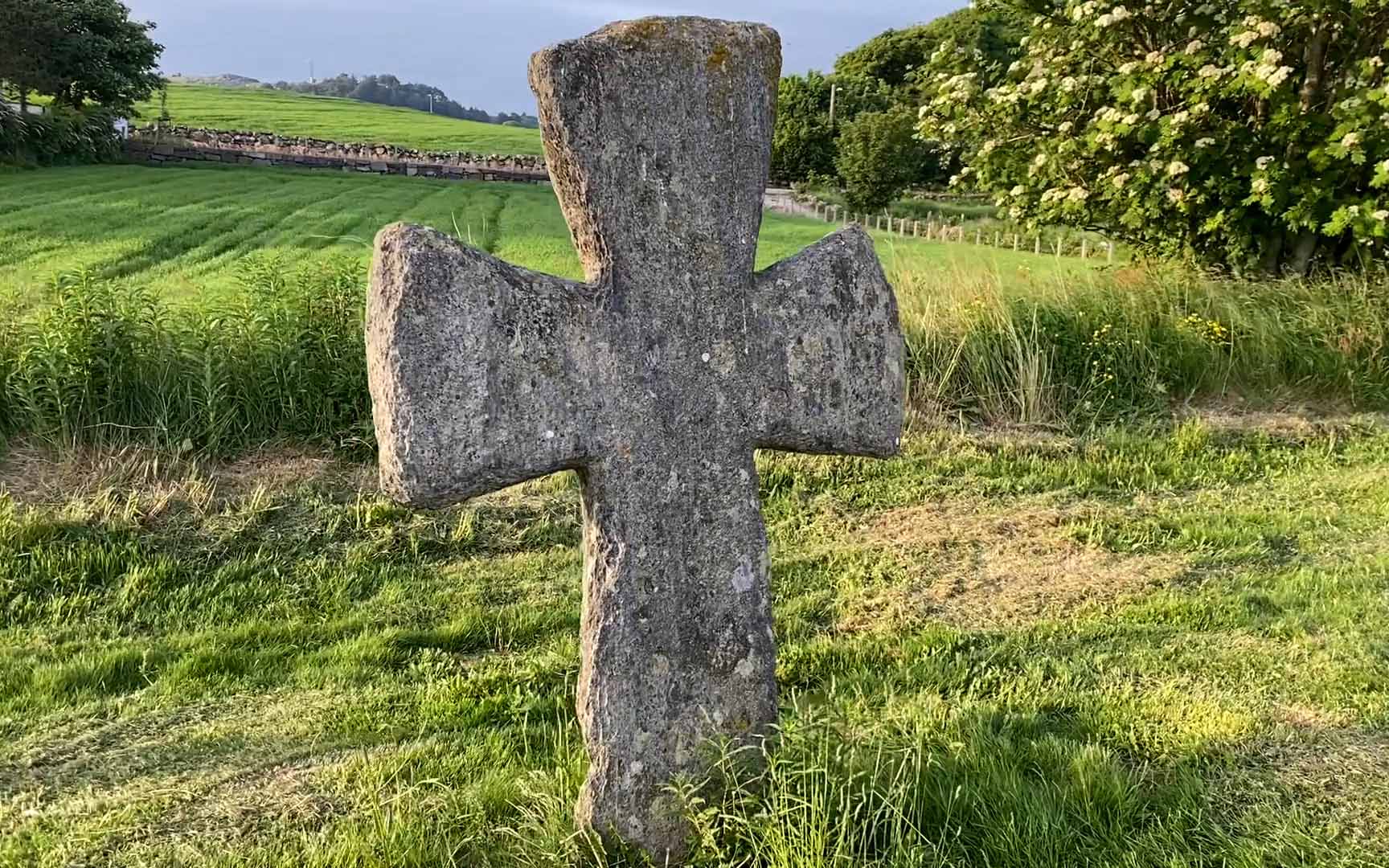 Steinkrossane på Tjora 3_16x10 Bilde av steinkors på Sola